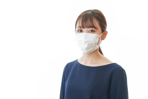 Ung Asiatisk Kvinna Bär Ansiktsmask — Stockfoto