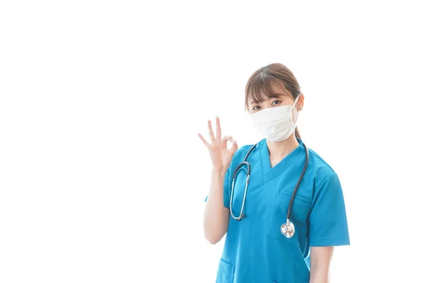 Ung Kvinna Medicinsk Uniform Och Skydd Mask Vit Bakgrund Medicinsk — Stockfoto