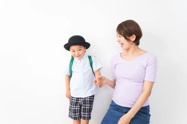 Giovane Madre Bambino Vanno Scuola — Foto Stock