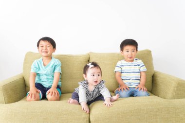 Anaokulunda oynayan çocuklar.