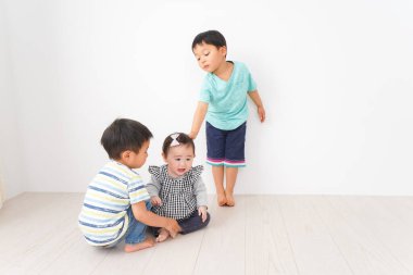 Anaokulunda oynayan çocuklar.