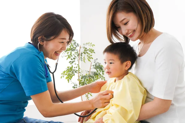 Clinica Pediatrica Bambini Della Visita Medica — Foto Stock