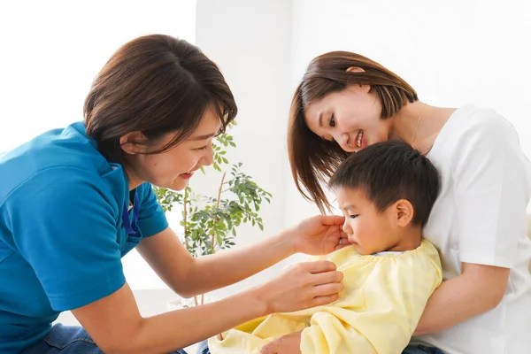 Klinika Pediatryczna Dla Dzieci Ramach Badania Lekarskiego — Zdjęcie stockowe