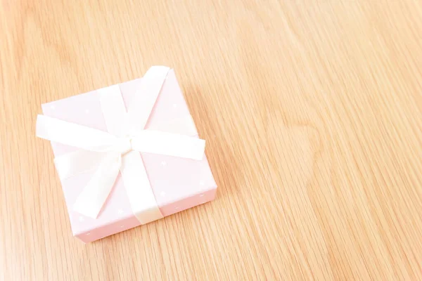 Caja Regalo Empaquetada Con Cinta — Foto de Stock