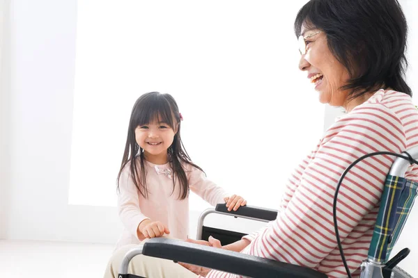 Asiático Menina Sênior Mulher Cadeira Rodas — Fotografia de Stock