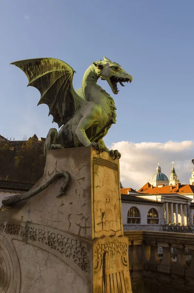 Brons drake, Dragon Bridge, Ljubljana, Slovenien — Stockfoto