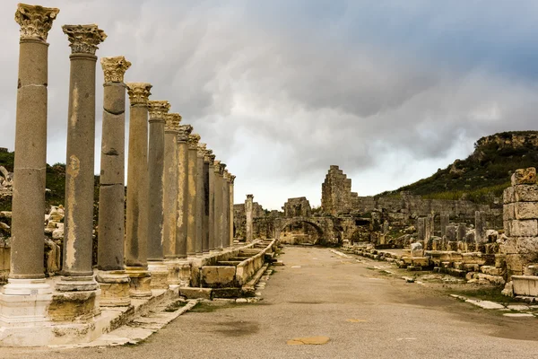 Kolommen van Agora in archaïsche Perge. Rechtenvrije Stockafbeeldingen