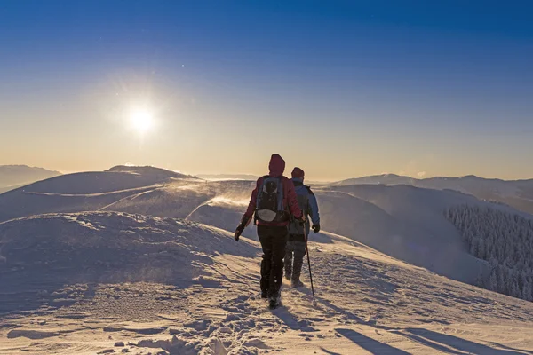 Trekking zimą — Zdjęcie stockowe