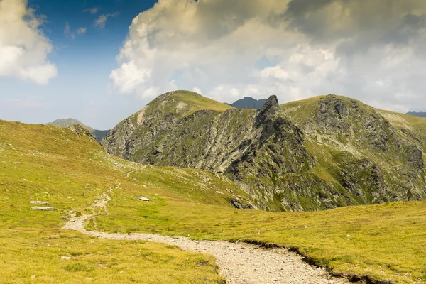 Majestosa paisagem nas montanhas — Fotografia de Stock