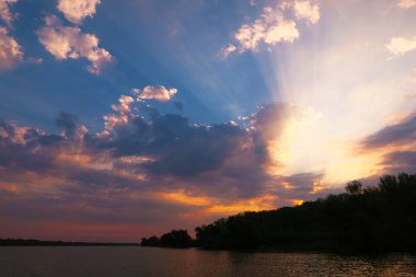 Tuna Deltası'nda gündoğumu