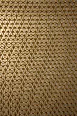 Soyut altıgen yapısı altın bal dolu arı kovanından bal peteği. Bal peteği yaz kompozisyonu arı köyünden yapışkan bal içerir. Arıların kırsal bal petekleri taşraya.