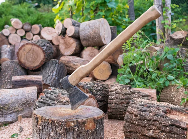 Fotografía Sobre Tema Hacha Acero Grande Con Mango Madera Hacha — Foto de Stock