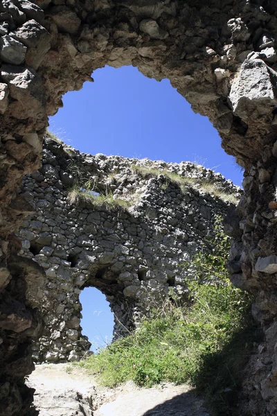 Vrsatec kalesi kalıntıları ediyor