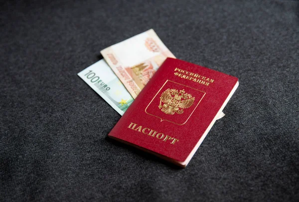 Passaporte Russo Euros 5000 Rublos Câmbios Fundo Têxtil Escuro 100 — Fotografia de Stock