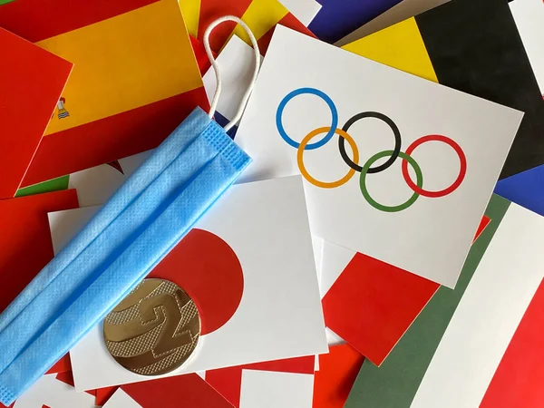 러시아 2021 올림픽 국기가 의료용 마스크 국기에 2020 관광객들의 챔피언 — 스톡 사진