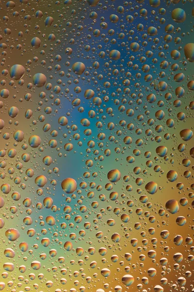 Primo piano di gocce d'acqua su sfondo colore sfumato. bolle sfondo astratto — Foto Stock
