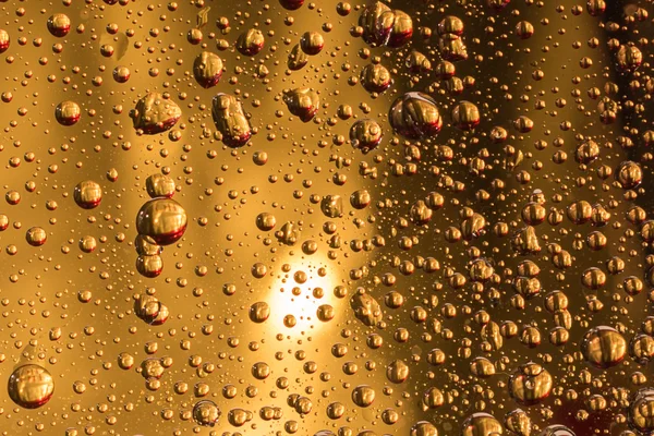 su Close-Up degrade renk arka plan üzerinde bırakır. kabarcıklar arka plan