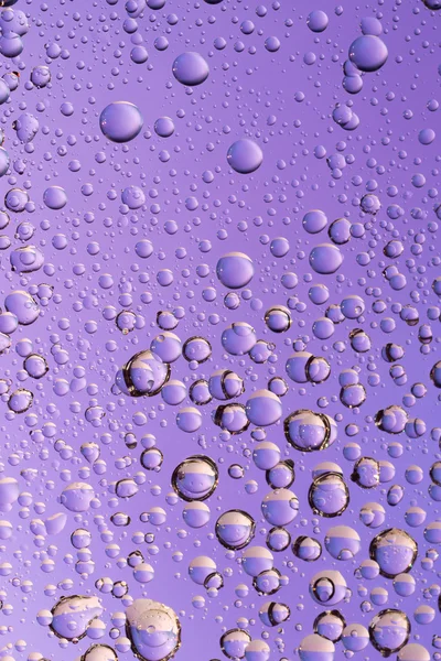 su Close-Up degrade renk arka plan üzerinde bırakır. kabarcıklar arka plan