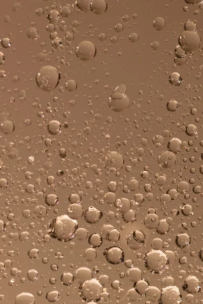 makro çekim yansıması ile sıvı damlacıkları. su ile renk arka plan doku bırakır. Gradyan Rengi