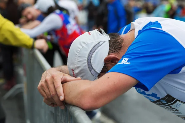 Geneva, Switzerland, March 3, 2015. Marathon "harmony." Athletes volunteers after overcoming finish — Stock Photo, Image