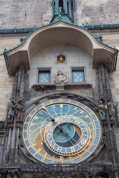 Praga, República Checa, Cidade Velha em um estilo retro tonificação fria. imagens coloridas da Europa com espaço para texto . — Fotografia de Stock