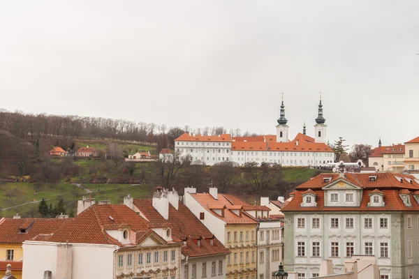 Praga, República Checa, Ciudad Vieja en un estilo retro tonificación en frío. imágenes en color de Europa con espacio para el texto . —  Fotos de Stock