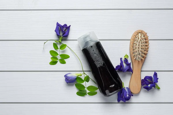 Shampoo Bottle Butterfly Pea Flower Put White Wooden Background — Stockfoto