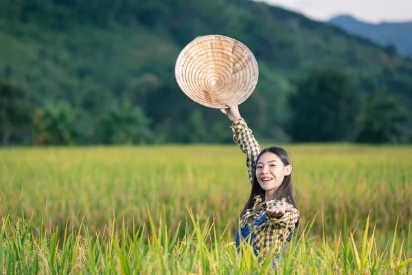 Happy Asian Female Write Notes Rice Fields — Zdjęcie stockowe