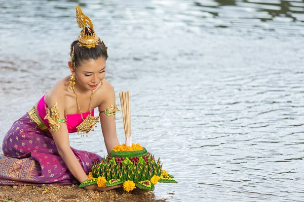 Asia Woman Thai Dress Traditional Hold Kratong Loy Krathong Festival — Foto Stock