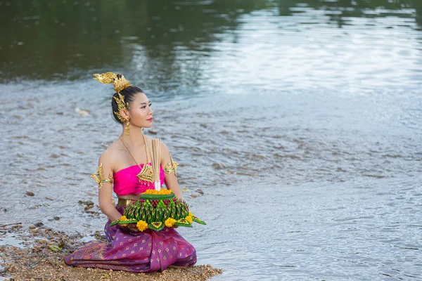 Mujer Asia Vestido Tailandés Tradicional Celebrar Kratong Festival Loy Krathong — Foto de Stock