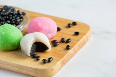 Siyah fasulyeli tatlı yemeği.