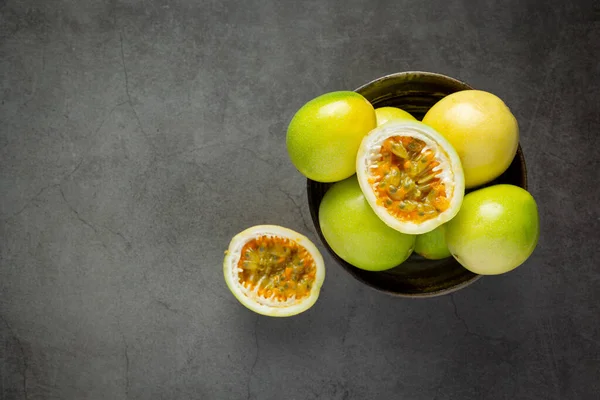 Fresh Passion Fruits Cut Half Put Black Bowl — Photo