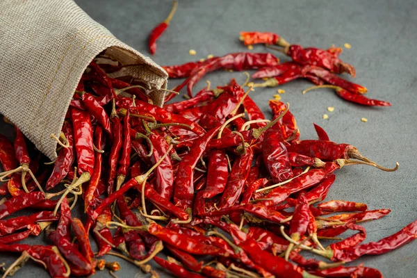 Dried Chili Pepper Pouring Out Sac Floor — Foto de Stock