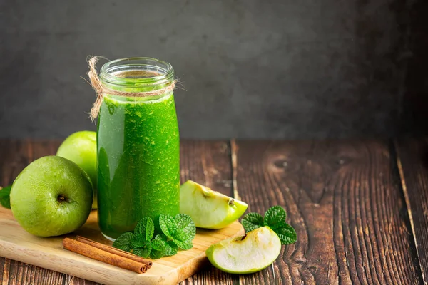 Glass Green Apple Healthy Smoothie Put Next Fresh Green Apples — Stock Fotó