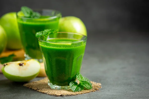 Two Glasses Green Apple Healthy Smoothie Put Next Fresh Green — Foto Stock