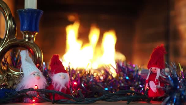 Feestdagen Kerstmis Nieuwjaarsinstallatie Achtergrond Van Haard Voorgrond Schieten — Stockvideo