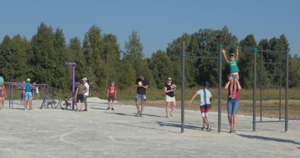 Berdsk Siberia Russia August 2021 Sport 아이들 수업에 운동을 코치의 — 비디오