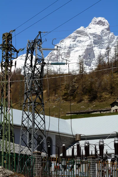 Centrale électrique dans les montagnes — Photo