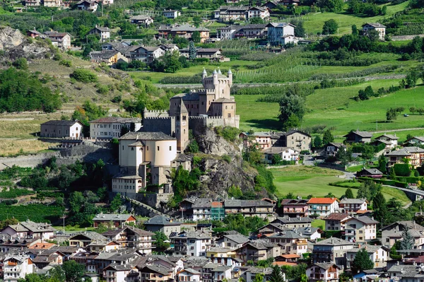 Castle in mountains — Stock Photo, Image