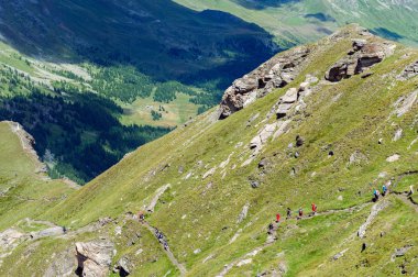 Mount Zerbion üzerinde yürüyüş parkurları