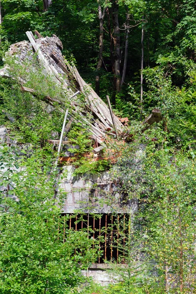 Terk edilmiş binada — Stok fotoğraf