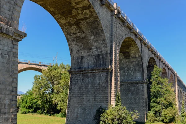 Επιπόλαιο οδικής και σιδηροδρομικής γέφυρας — Φωτογραφία Αρχείου