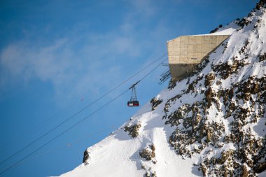 Dağlardaki halat yolu