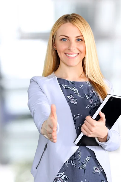 Business woman giving a handshake  in the office — Stock Photo, Image
