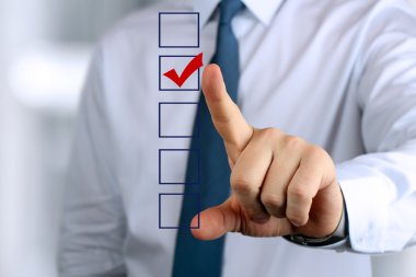 Kırmızı kalem oyla yapma işadamı 