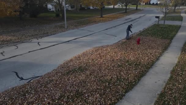 Aerial View Man Raking Fallen Autumn Leaves Suburban Street American — Stock Video