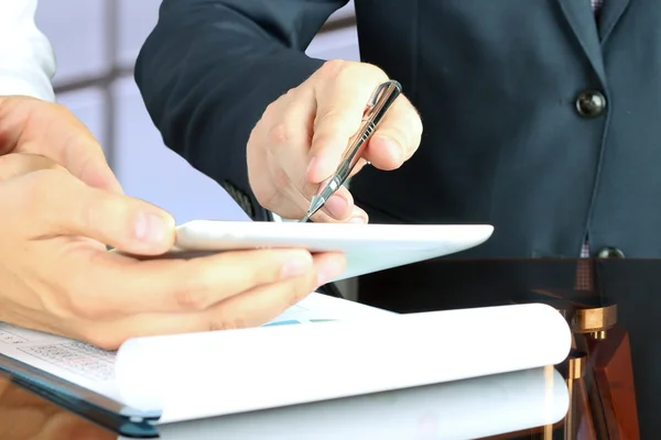 Business colleagues working together and analyzing financial fig — Stock Photo, Image