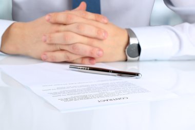 İşadamı bir sözleşme, iş con oturumu hakkında şüphe