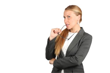 Genç işkadını hakkında bir fikir düşünüyorum