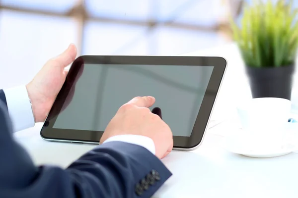 Werken met digitale tablet zakenman — Stockfoto